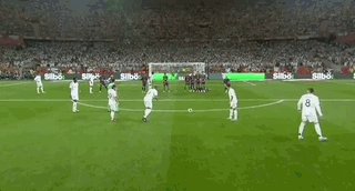 足球欧洲杯训练场出现意外，球员脚踝受伤