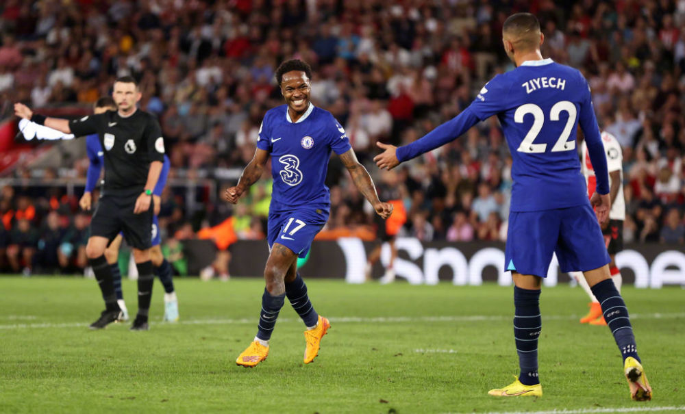 躺着进球，热那亚前锋科隆博在倒地情况下一脚完成破门