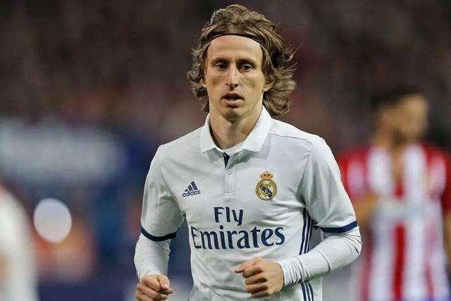 半场战报：柏太阳神0-3广岛三箭，热尔曼-良破门，东俊希建功